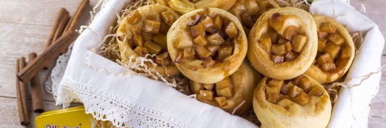 Булочки с яблоками и корицей