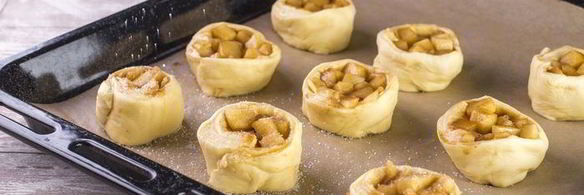 булочки с яблоками и корицей