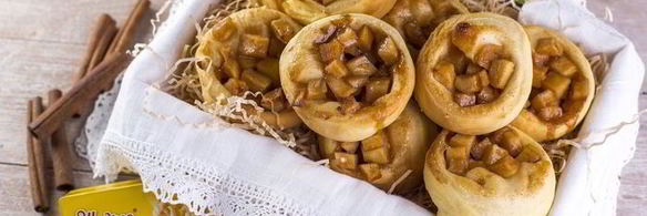 булочки с яблоками и корицей
