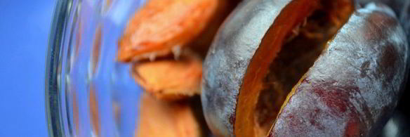 булочки со сливой и шоколадом