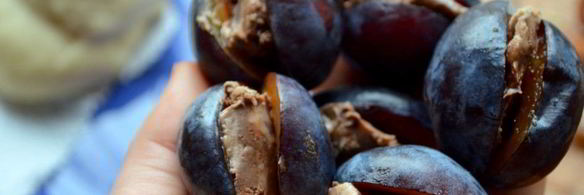 булочки со сливой и шоколадом