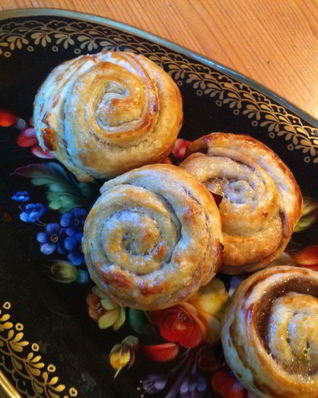 Булочки Улитки с корицей из слоеного теста