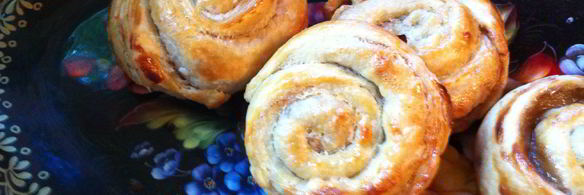 булочки улитки с корицей из слоеного теста