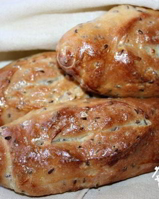 Дрожжевые булочки с семенами льна