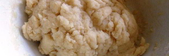 гужеры — французские булочки из заварного теста с сыром