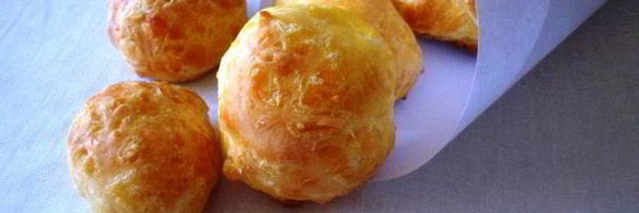 гужеры — французские булочки из заварного теста с сыром