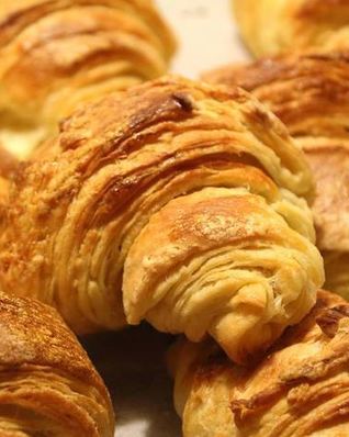 Круассаны из слоеного дрожжевого теста