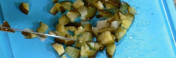 круассаны, запеченные с яйцами, сыром и ветчиной