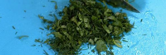 круассаны, запеченные с яйцами, сыром и ветчиной