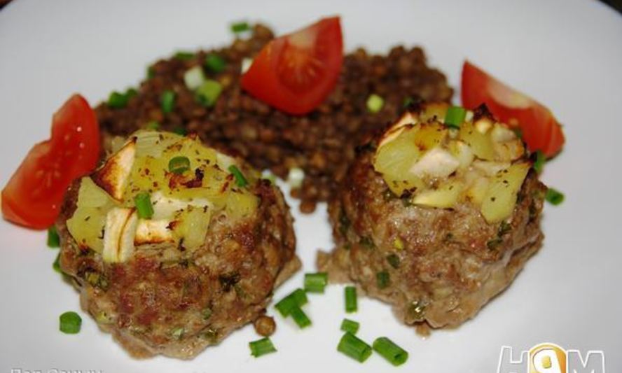 Рецепт мясных ватрушек с фруктовой начинкой