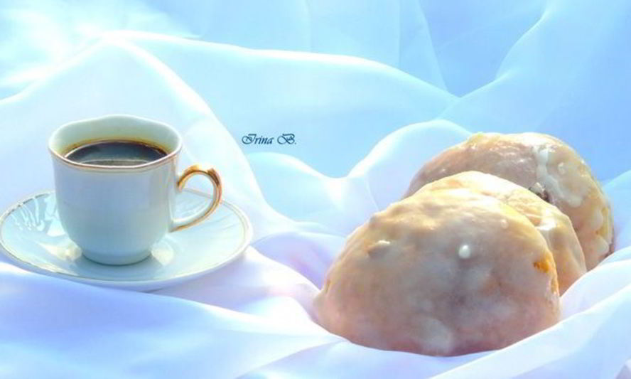 Рецепт сдобных булочек с изюмом в глазури