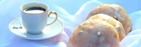 сдобные булочки с изюмом в глазури