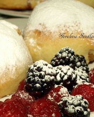 Сдобные булочки с изюмом