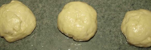 сдобные булочки с изюмом