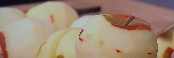 сдобные заливные булочки с глазированным яблоком