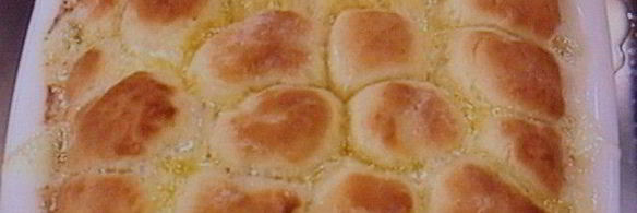 сдобные заливные булочки с глазированным яблоком