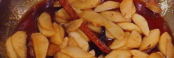 сдобные заливные булочки с глазированным яблоком