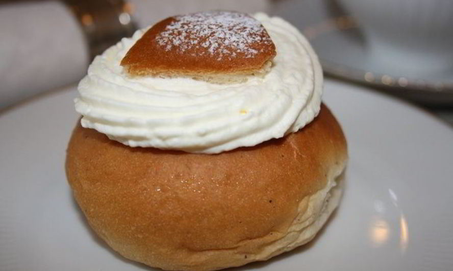 Рецепт шведских булочек с кардамоном и сливками семлур