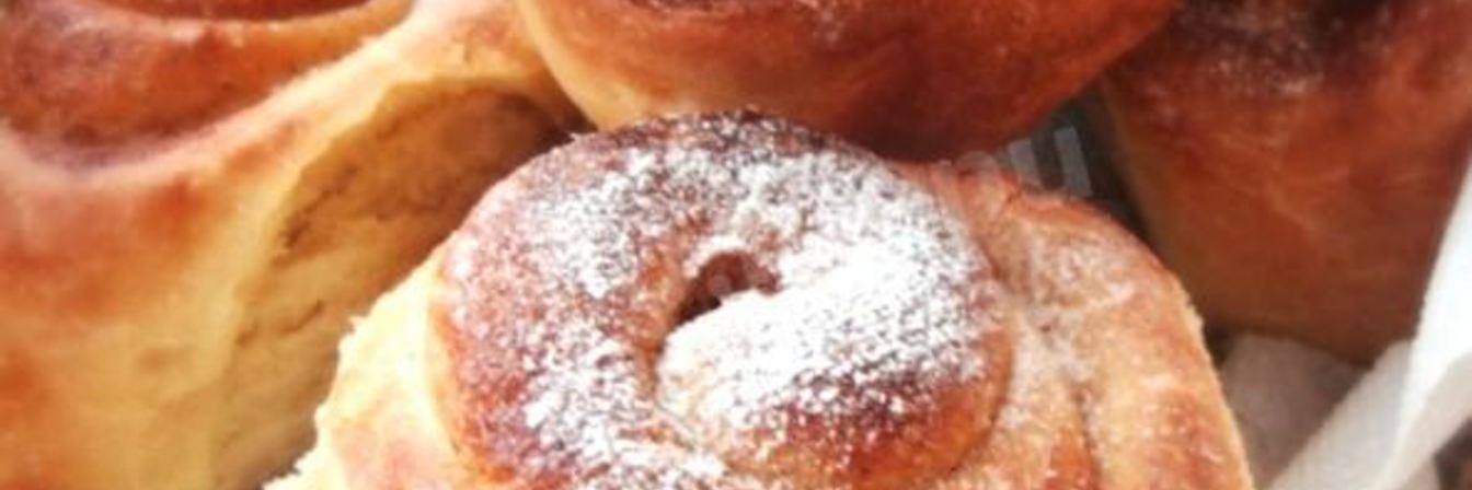 Сладкие булочки с корицей и сахаром
