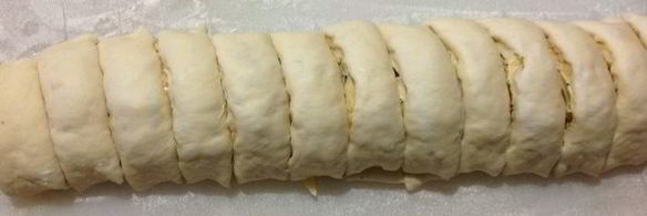 сырные булочки с базиликом на картофельно-дрожжевом тесте