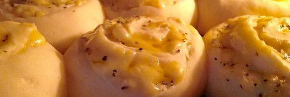 сырные булочки с базиликом на картофельно-дрожжевом тесте