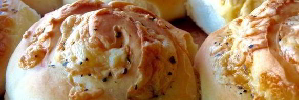 сырные булочки с базиликом на картофельно-дрожжевом тесте