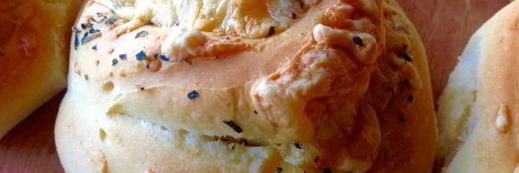 сырные булочки с базиликом на картофельно-дрожжевом тесте