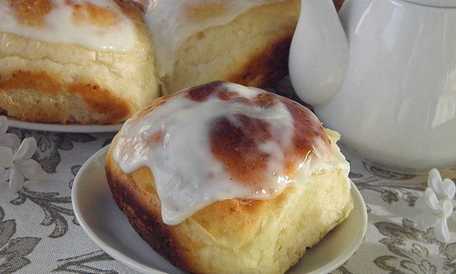 Рецепт творожных булочек в сметанной заливке
