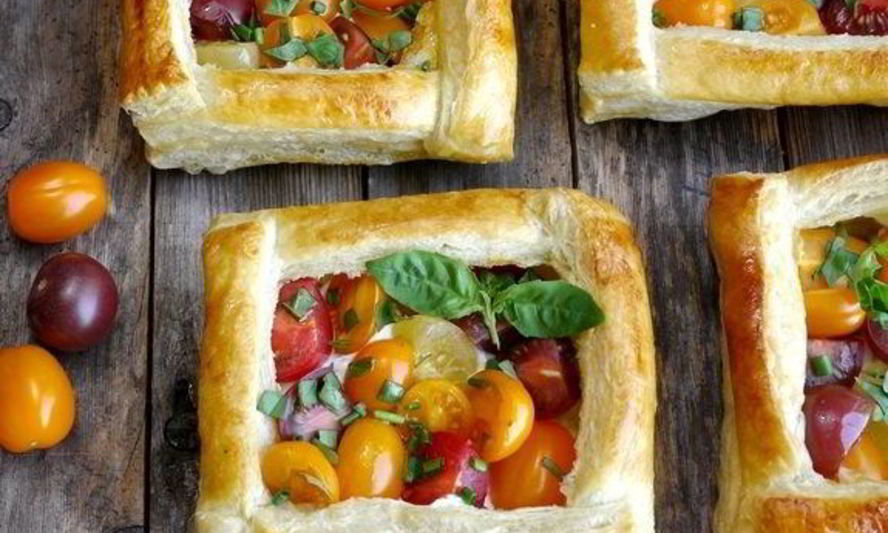 Рецепт ватрушек из слоеного теста