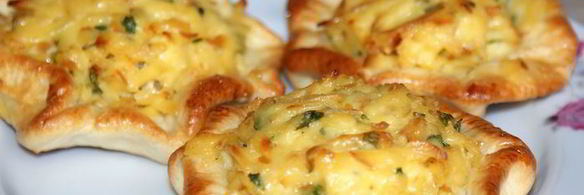 ватрушки с копченым сыром и чесноком
