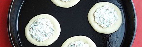 ватрушки с копченым сыром и укропом