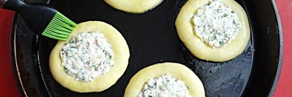 ватрушки с копченым сыром и укропом