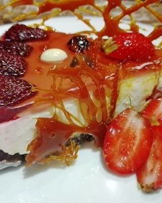 Чизкейк без выпечки с клубникой