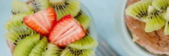 чизкейк без выпечки с кусочками киви