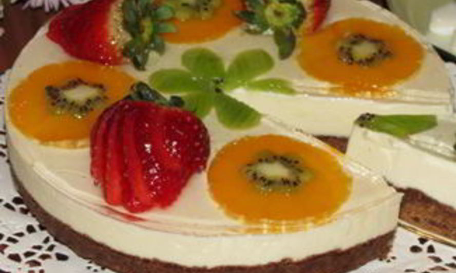 Рецепт чизкейка без выпечки с сыром маскарпоне, клубникой и фруктами