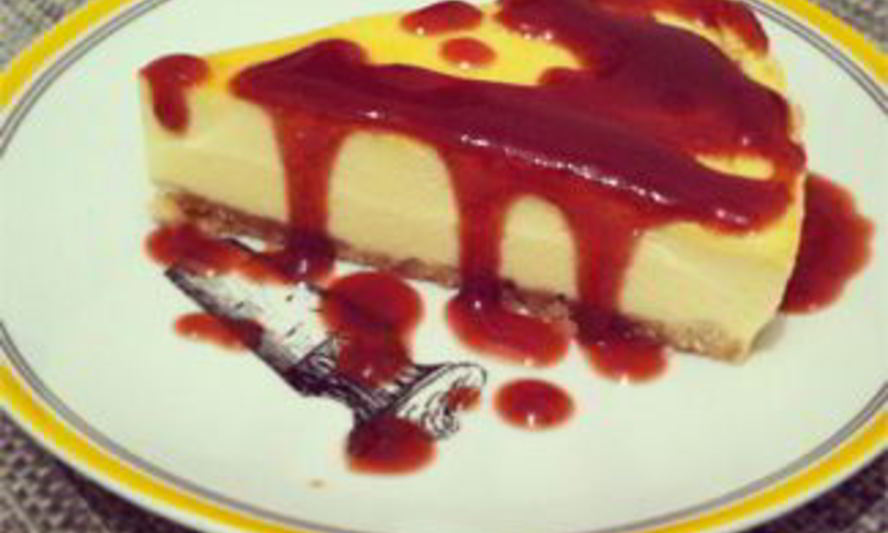 Рецепт чизкейка с клубничным соусом