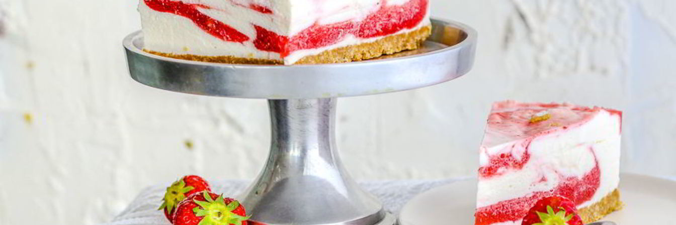 Чизкейк с клубникой без выпечки