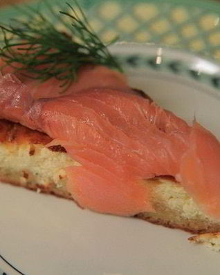 Чизкейк с семгой и грюйером