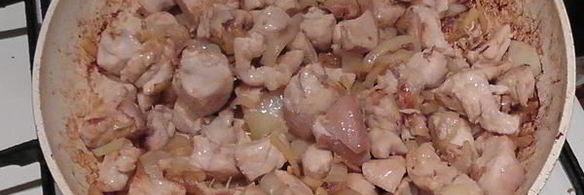 мясной чизкейк с соусом из черной смородины