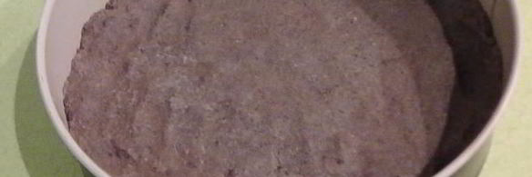 мясной чизкейк с соусом из черной смородины