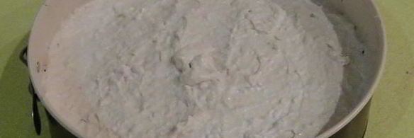 мясной чизкейк с соусом из черной смородины