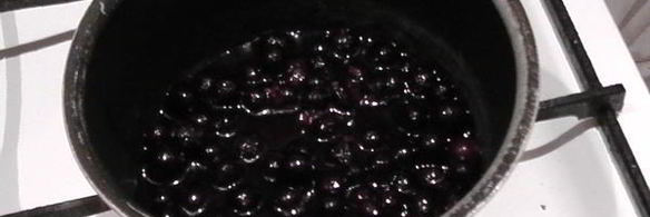 мясной чизкейк с соусом из черной смородины