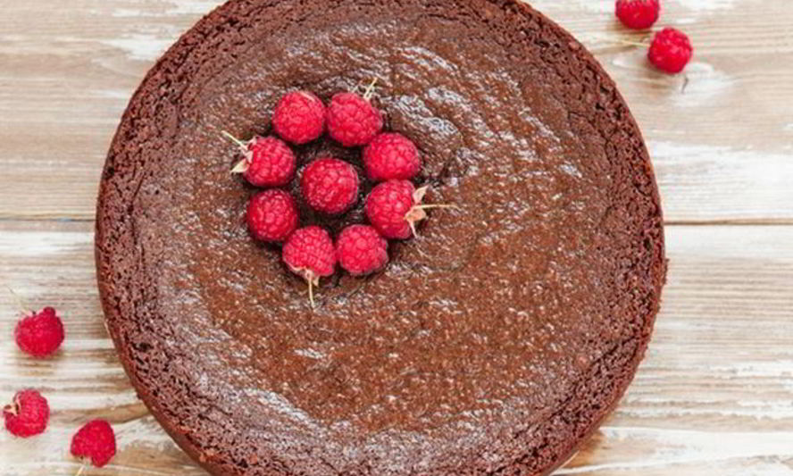 Рецепт шоколадного чизкейка с малиной