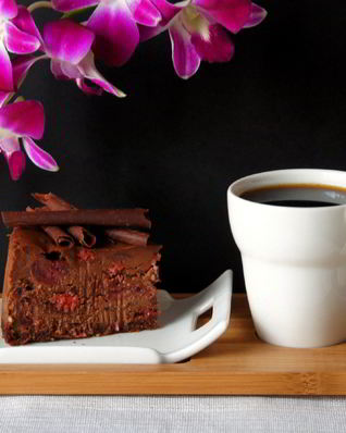 Шоколадный чизкейк с вишней