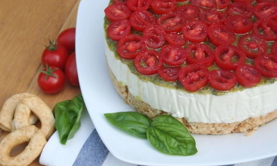 Рецепт сырного чизкейка с томатным соусом