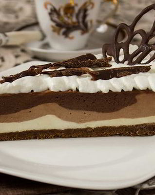 Трехслойный чизкейк с шоколадом