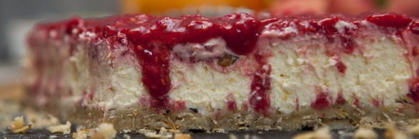 Ванильный чизкейк с малиновым соусом