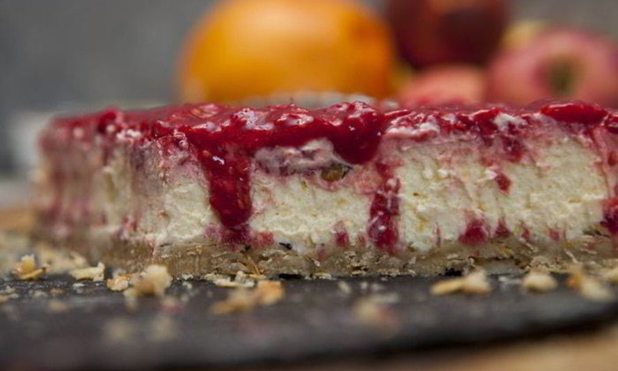 Рецепт ванильного чизкейка с малиновым соусом