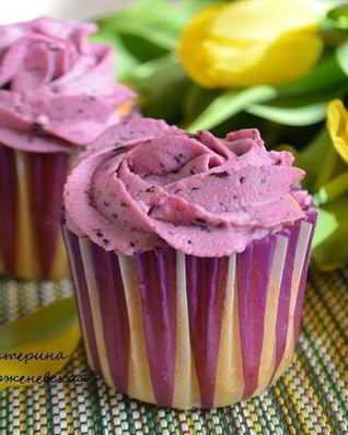 Черничные капкейки с творожно-ягодной начинкой