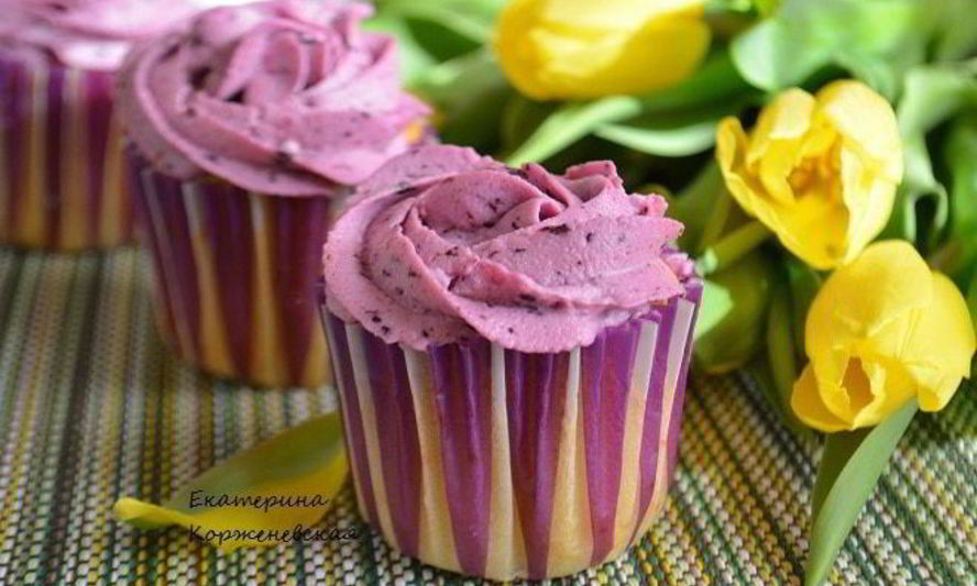 Рецепт черничных капкейков с творожно-ягодной начинкой
